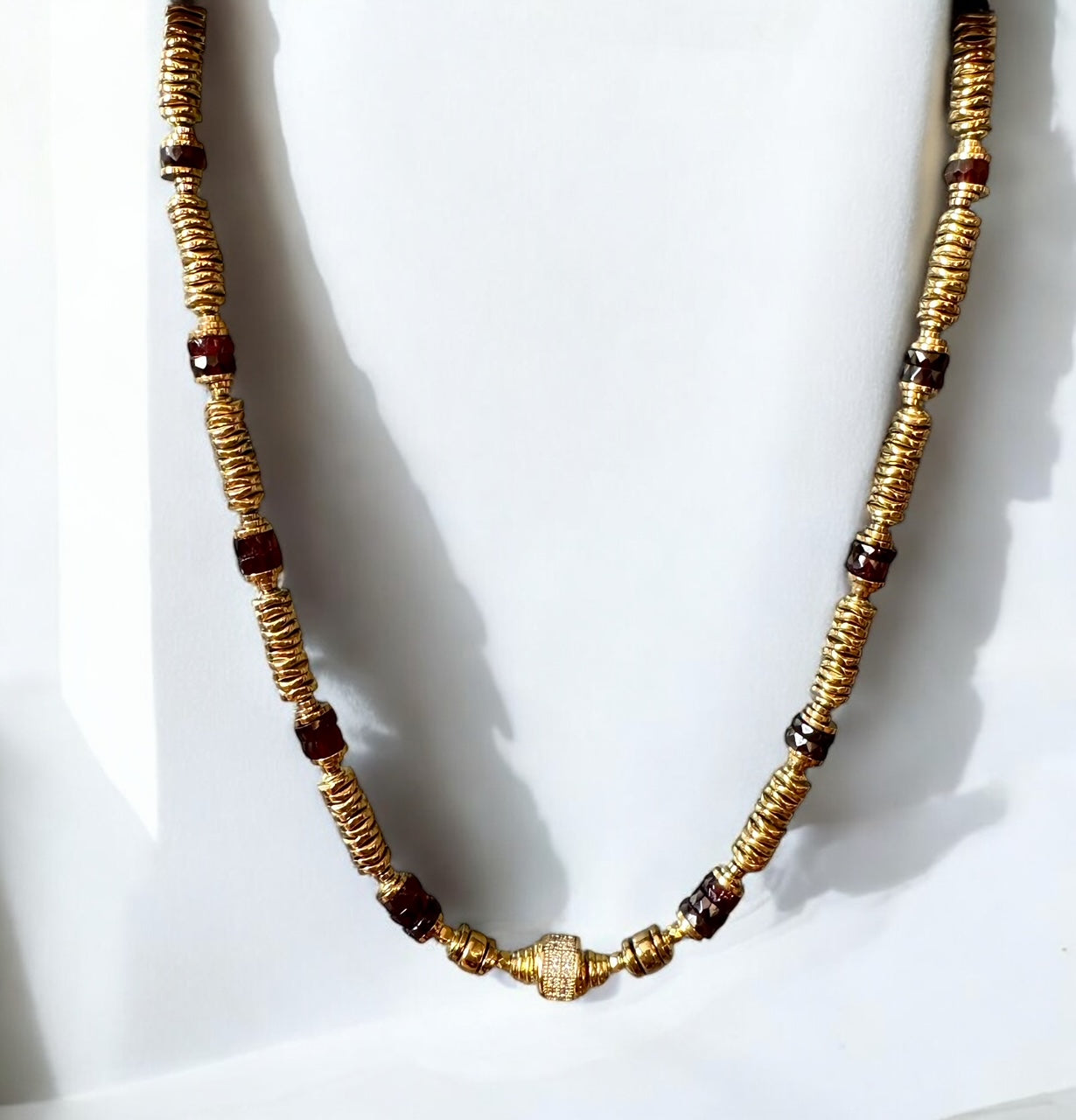 Collier Éclipse en Grenat et Hématites