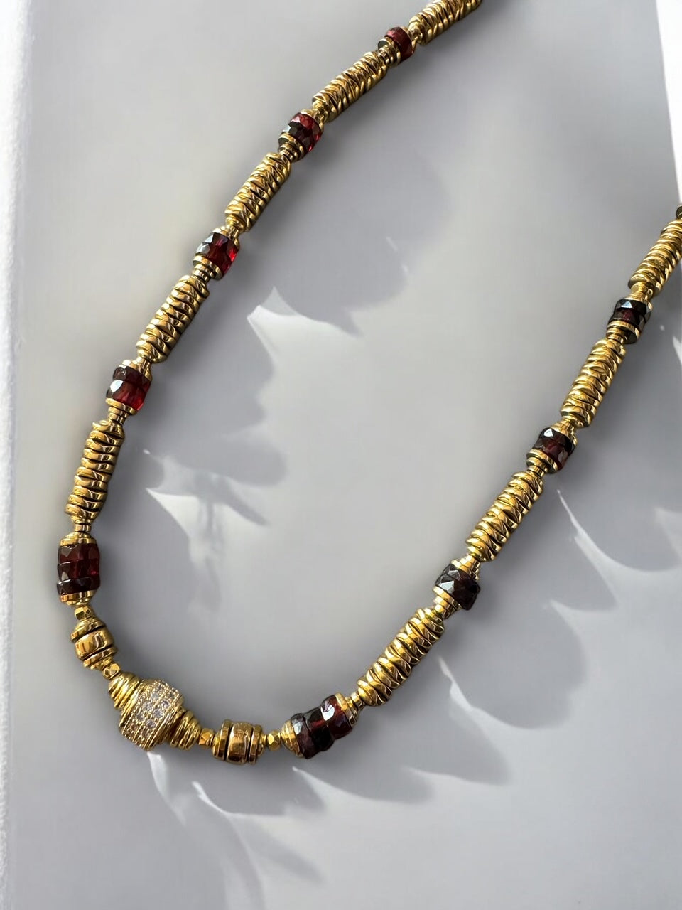 Collier Éclipse en Grenat et Hématites