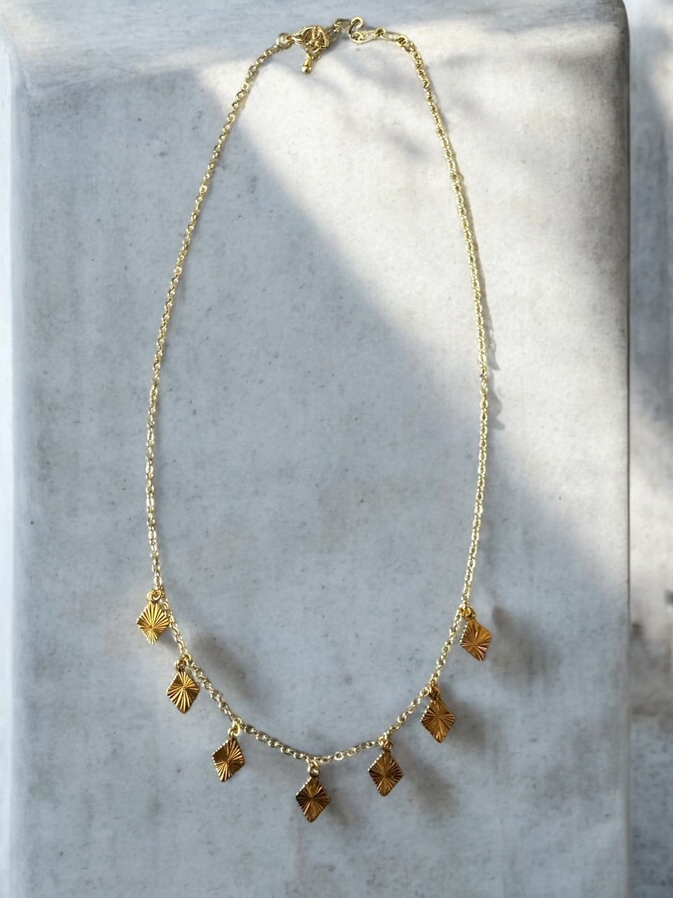 Collier Orphée pendentifs losanges ciselées