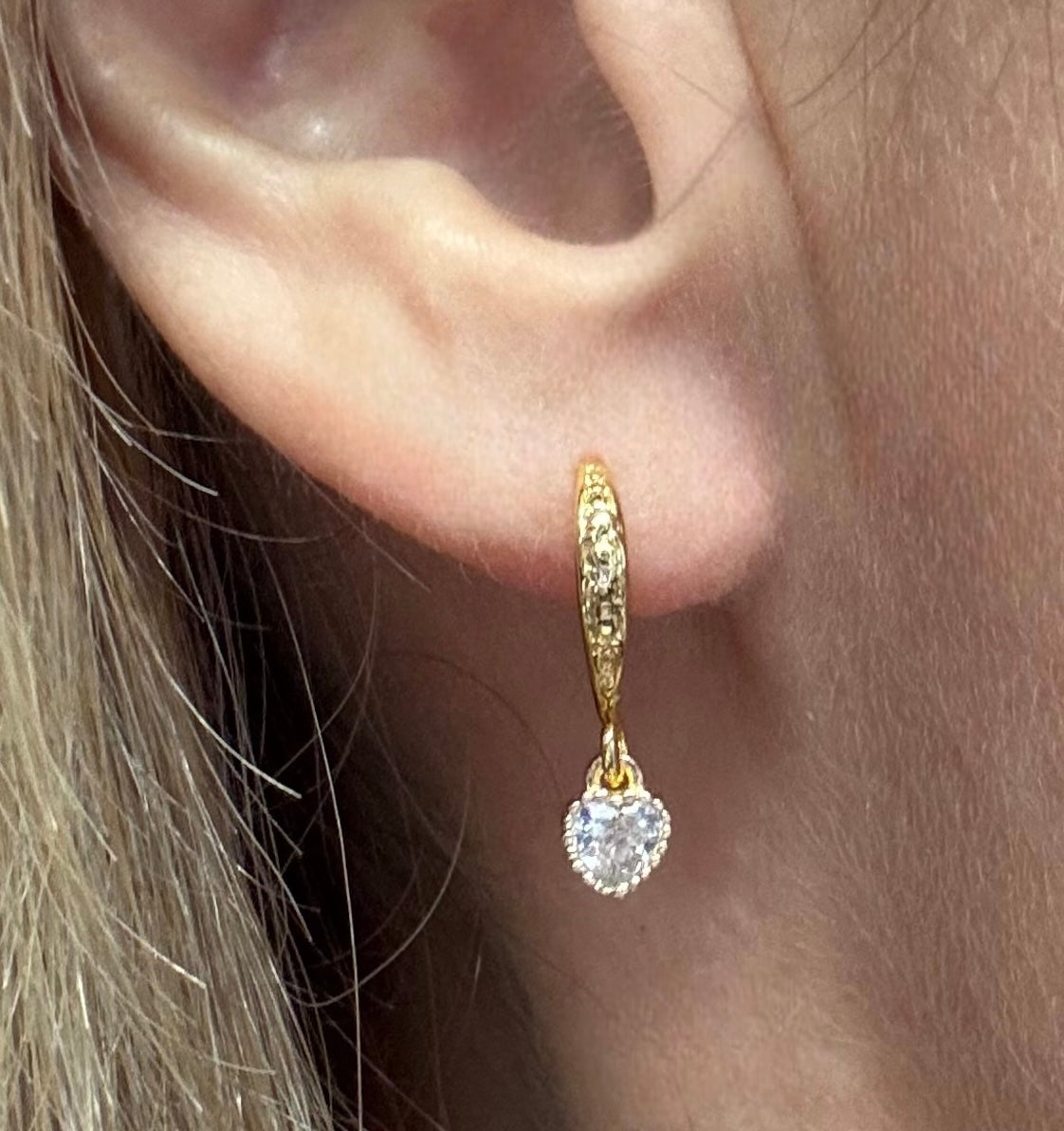 Boucles d'oreilles Orphée avec coeur en zirconium blanc