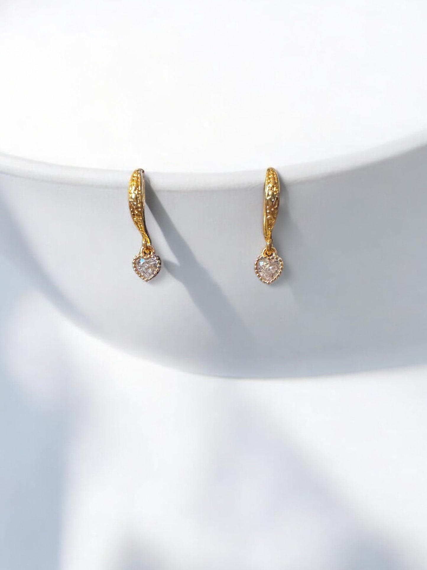 Boucles d'oreilles Orphée avec coeur en zirconium blanc
