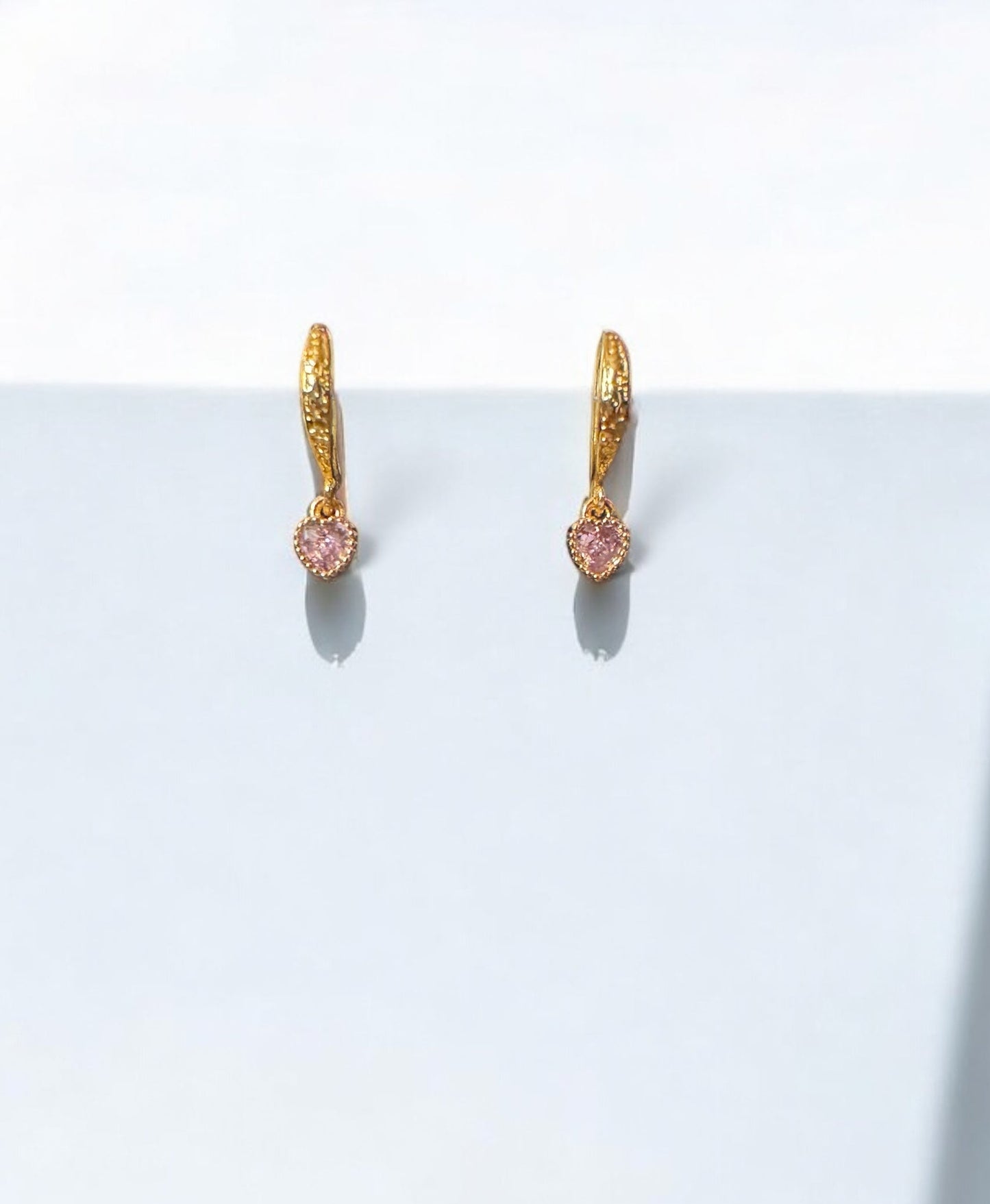 Boucles d'oreilles Orphée avec coeur en zirconium rose