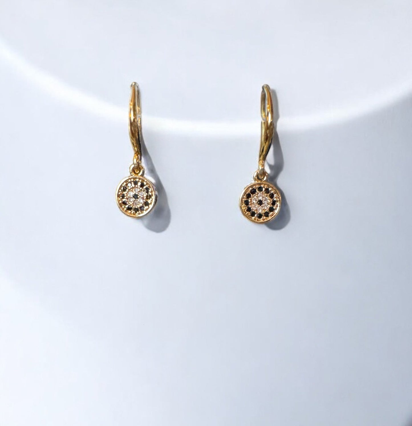 Boucles d'oreilles Orphée avec pastilles dorées incrustées de zirconium noirs et blancs