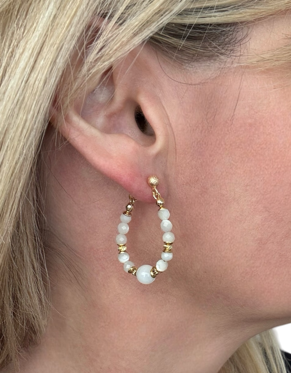 Boucles d'oreilles Diana créoles en Nacre blanche