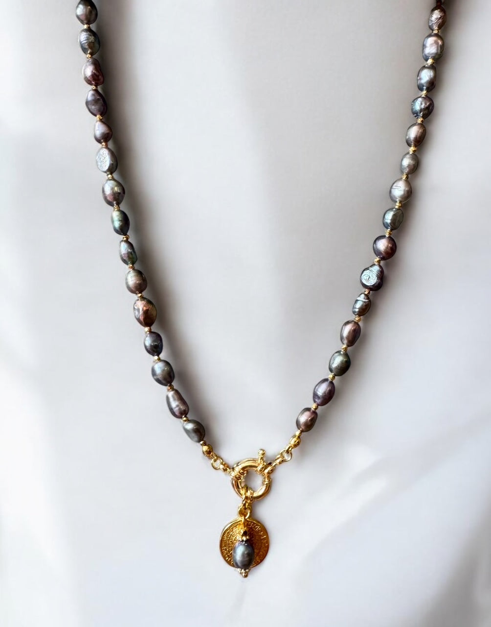Collier Athena en Perles de cultures noires / grises
