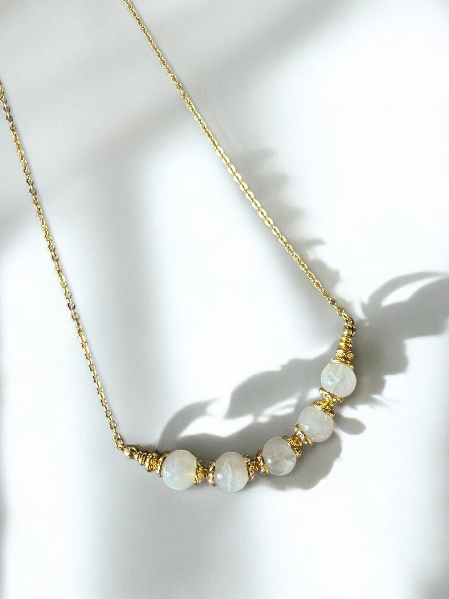 Collier Lioréa en Pierre de lune sur chaine fine