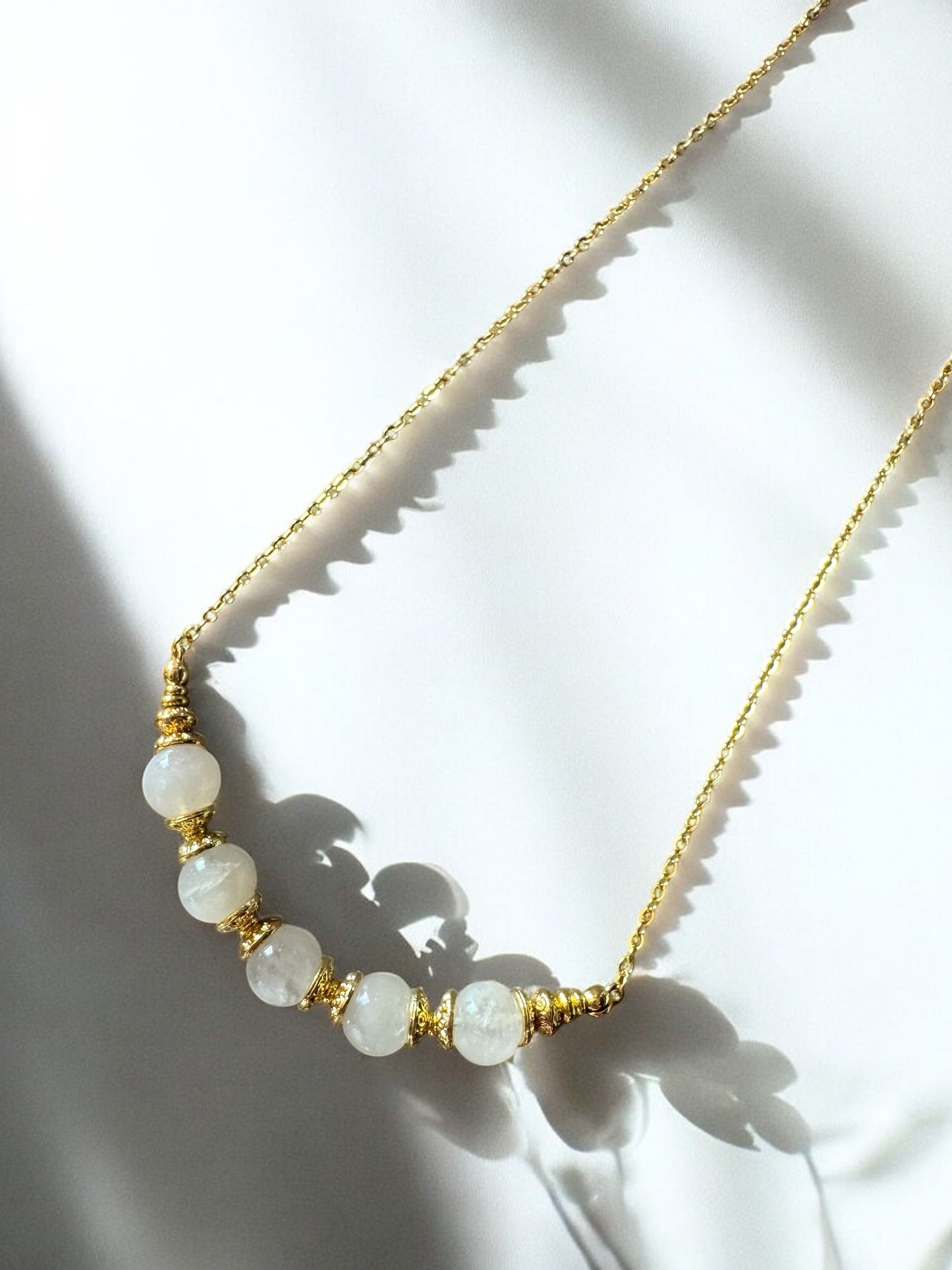 Collier Lioréa en Pierre de lune sur chaine fine