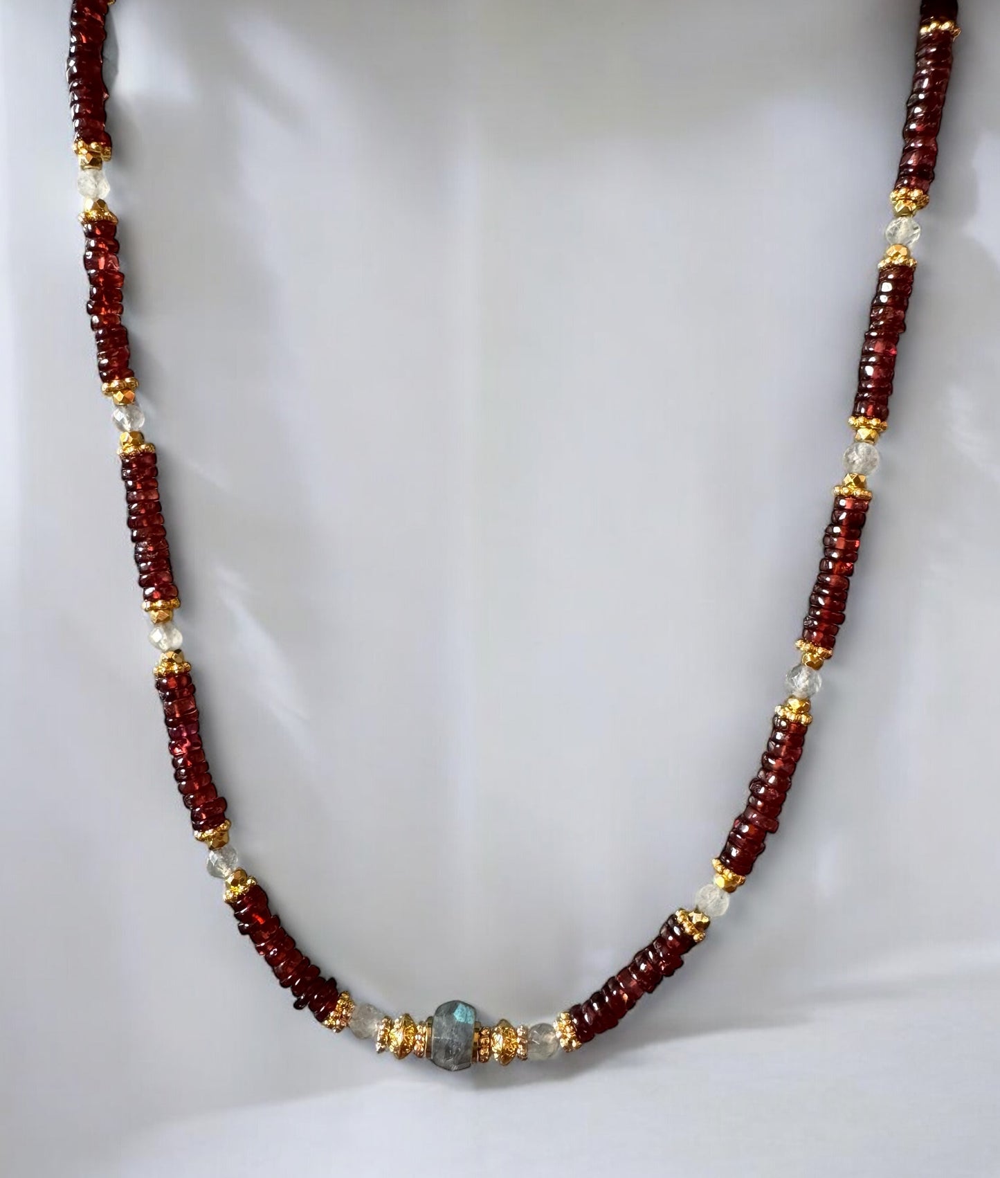 Collier Malibu en Grenat et Labradorite