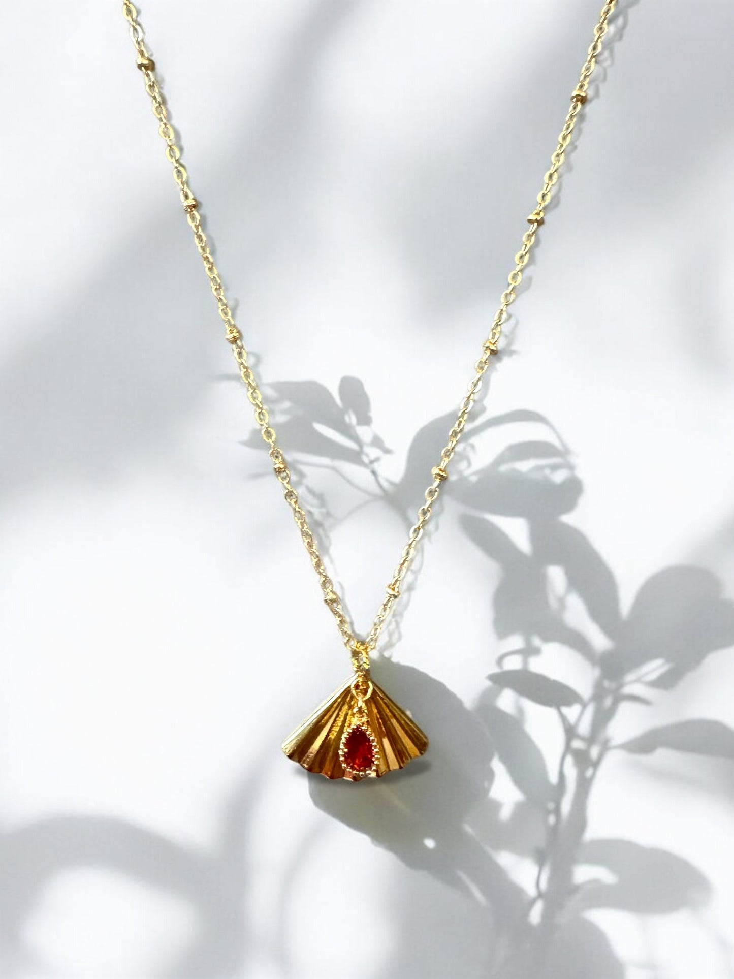 Pendentif éventail effet plissé