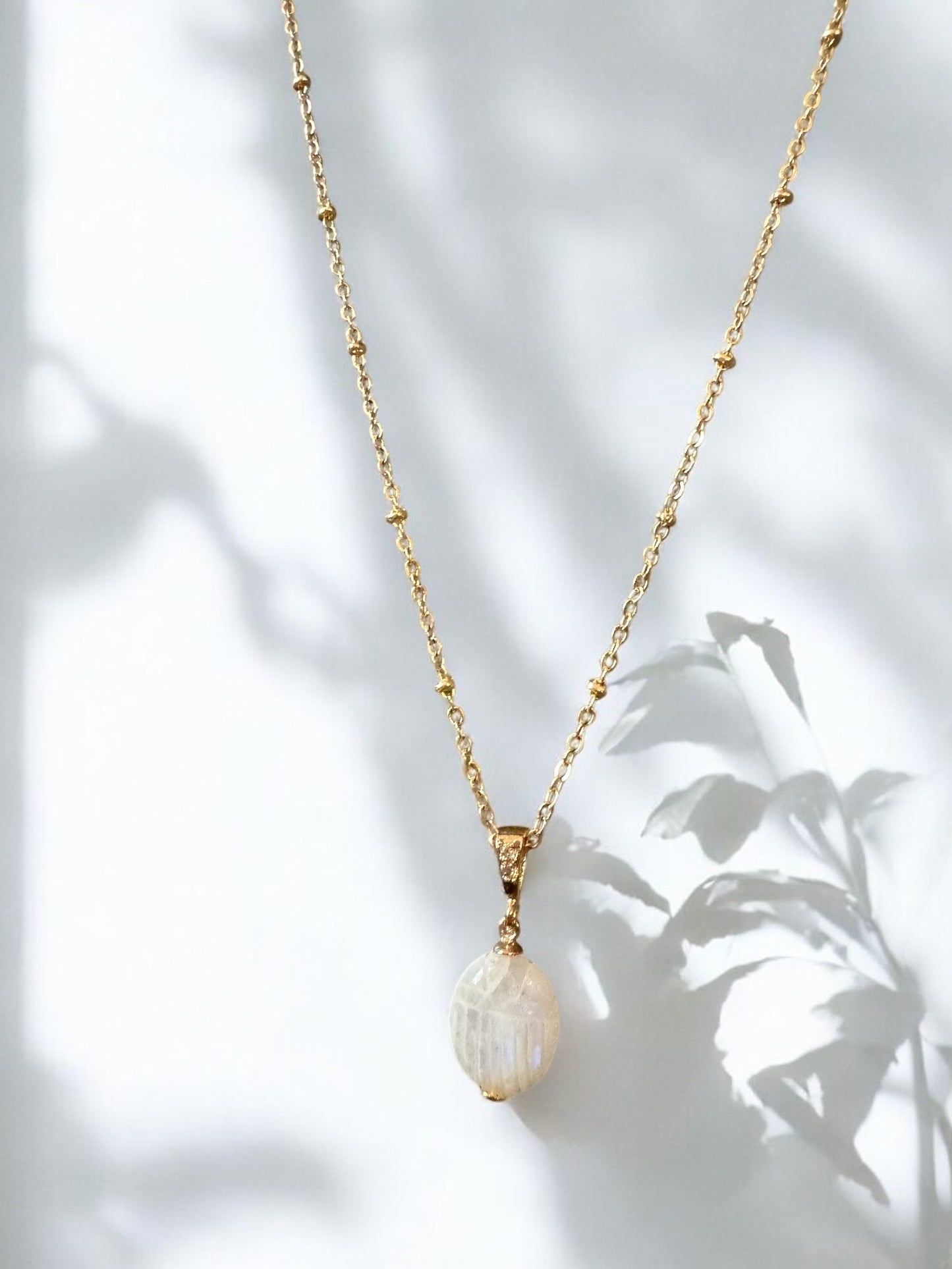 Pendentif Ramsès scarabée en Pierre de lune