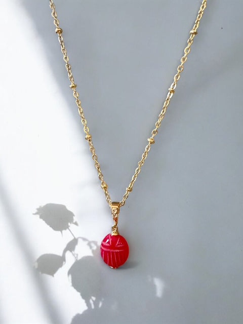 Pendentif Ramsès scarabée en Agate fushia