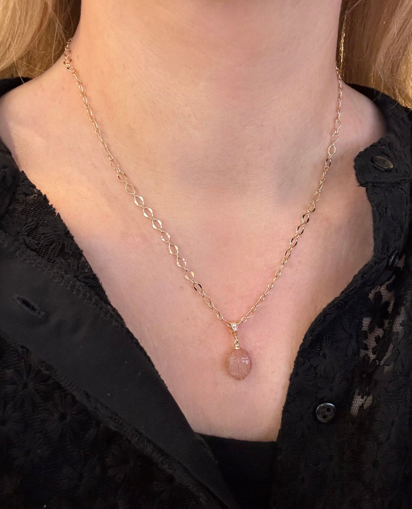 Pendentif Ramsès scarabée en Pierre de lune rose