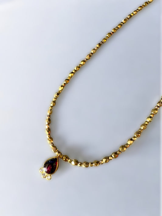 Collier Orphée avec pendentif goutte en Grenat