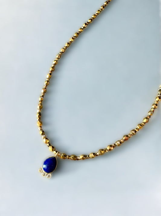 Collier Orphée avec pendentif goutte en Lapis lazuli