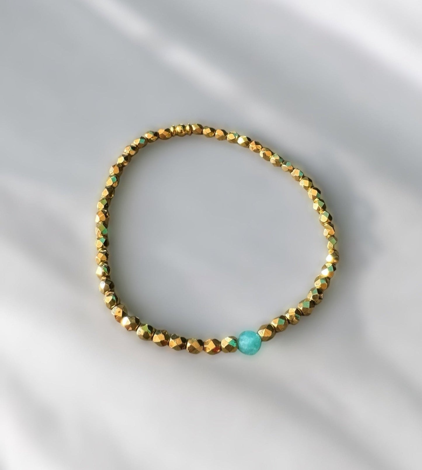 Bracelet Orphée facettes dorées et Amazonite