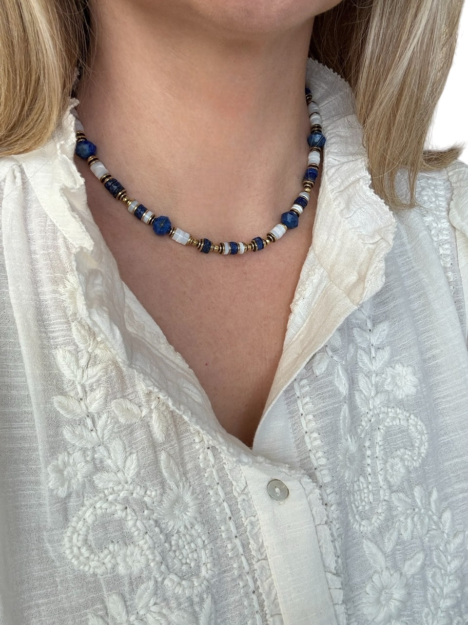 Collier Fidji en Lapis lazuli et Nacre blanche