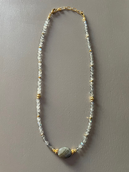 Collier Eden en Labradorite ovale et pierres fines