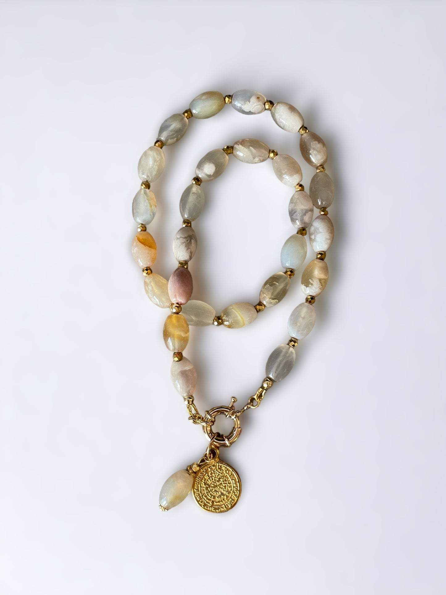 Collier Athena en Agate fleur de cerisier rose