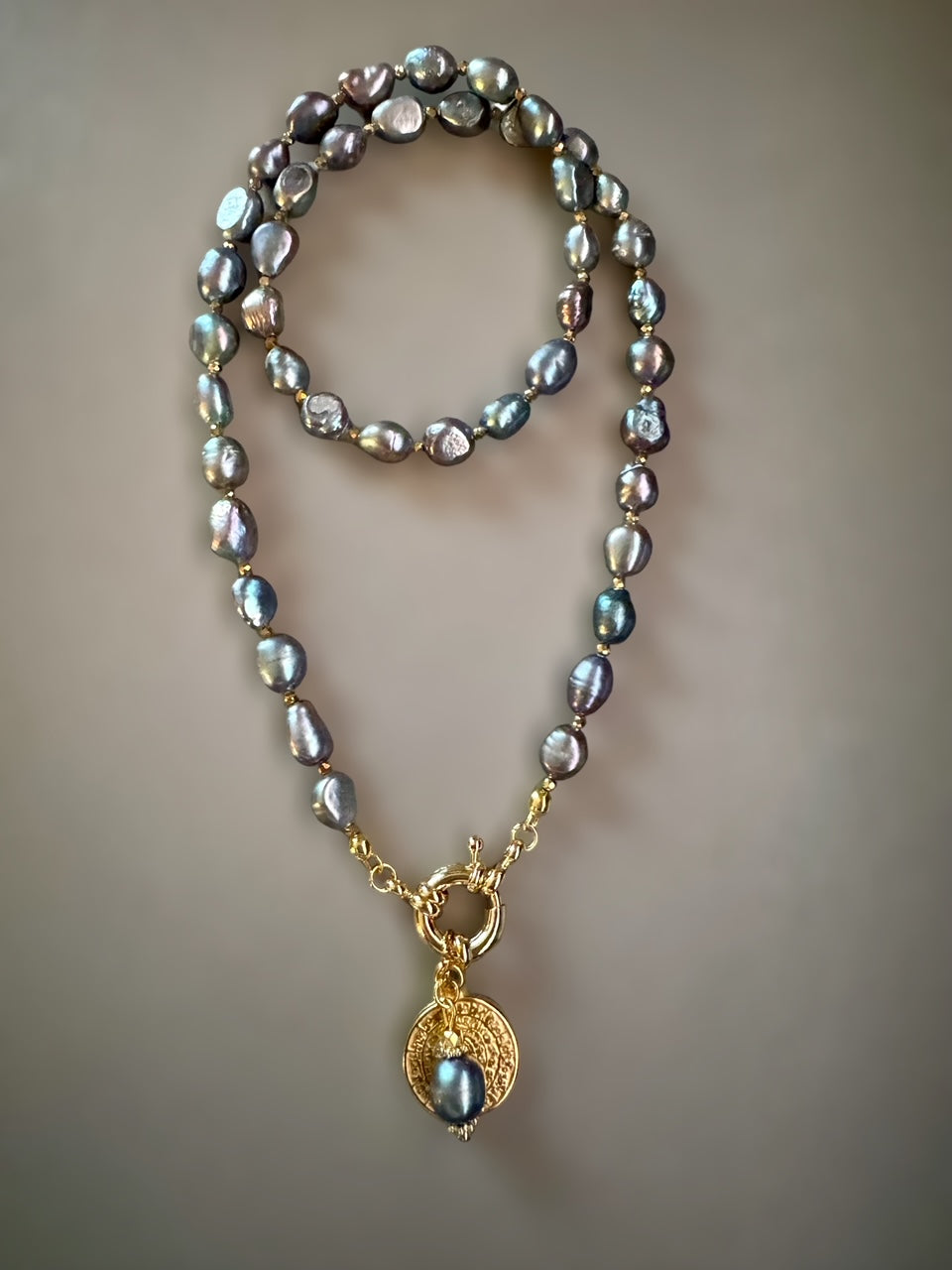 Collier Athena en Perles de cultures noires / grises