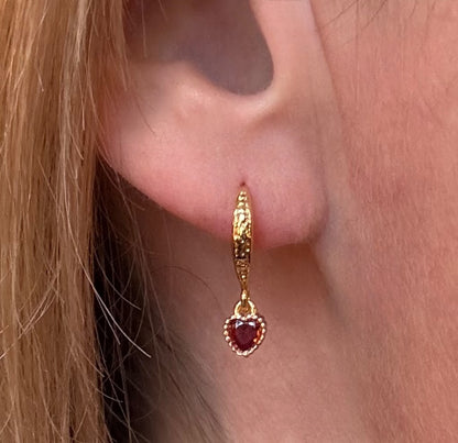 Boucles d'oreilles Orphée avec coeur en zirconium rouge " grenat "