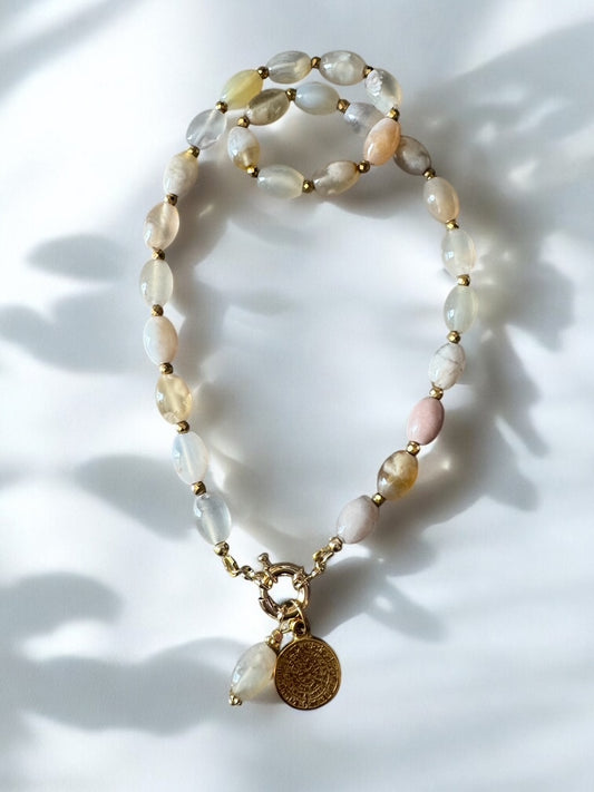 Collier Athena en Agate fleur de cerisier rose