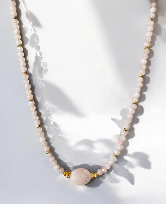 Collier Eden en Quartz rose ovale et pierres fines