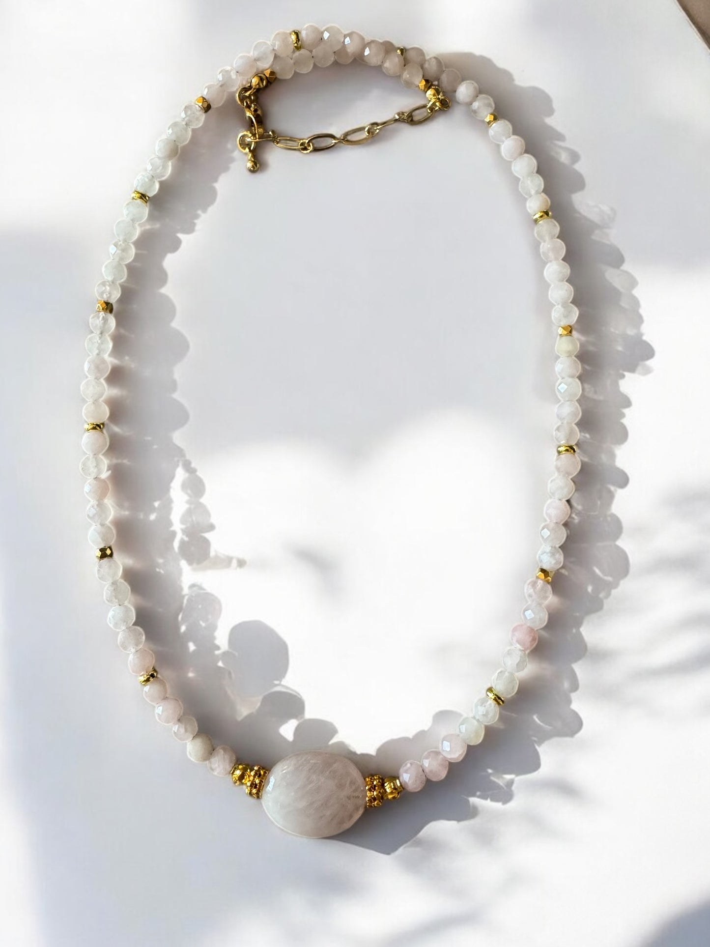 Collier Eden en Quartz rose ovale et pierres fines