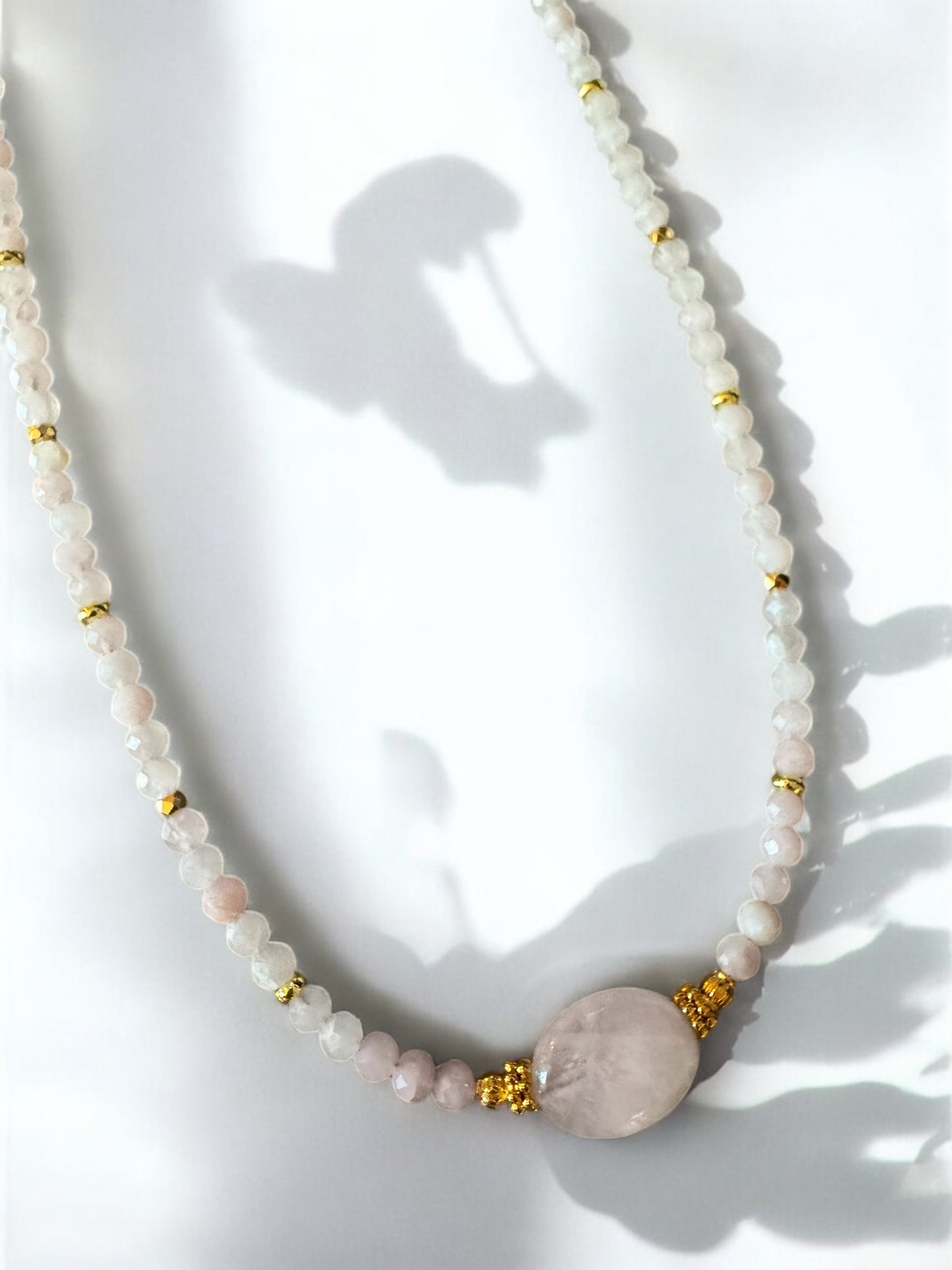 Collier Eden en Quartz rose ovale et pierres fines