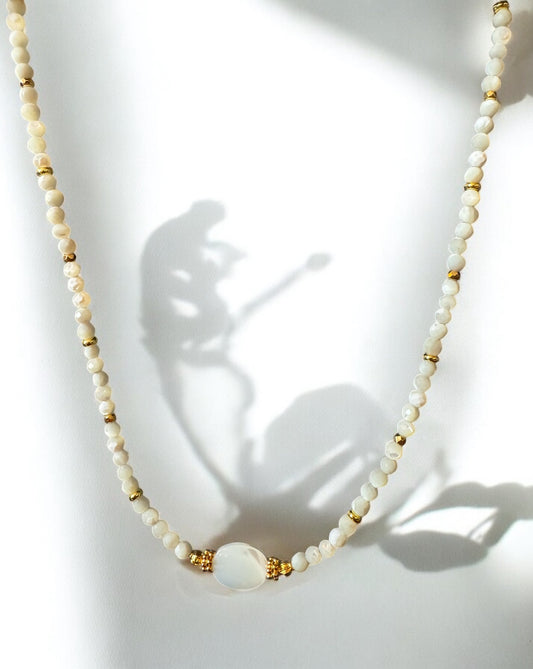 Collier Eden en Nacre blanche ovale et pierres fines