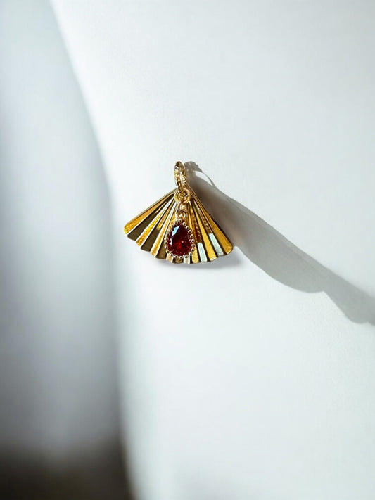 Pendentif éventail effet plissé