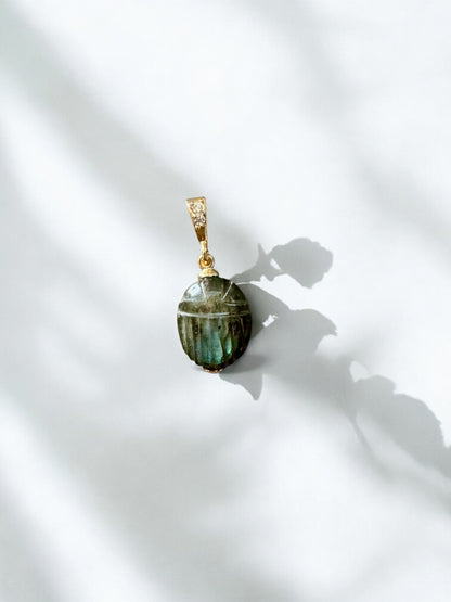 Pendentif Ramsès scarabée en Labradorite