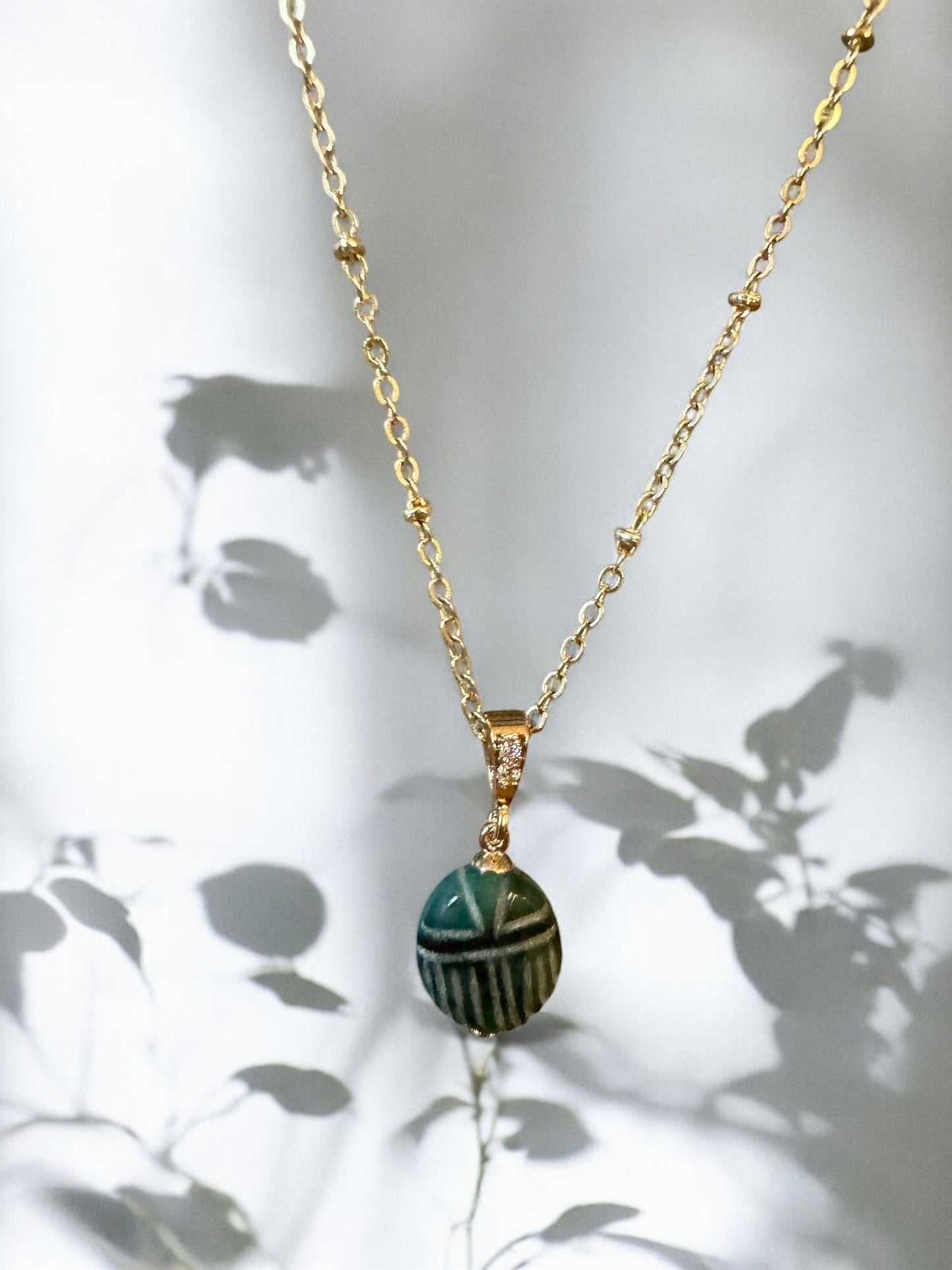 Pendentif Ramsès scarabée en Émeraude