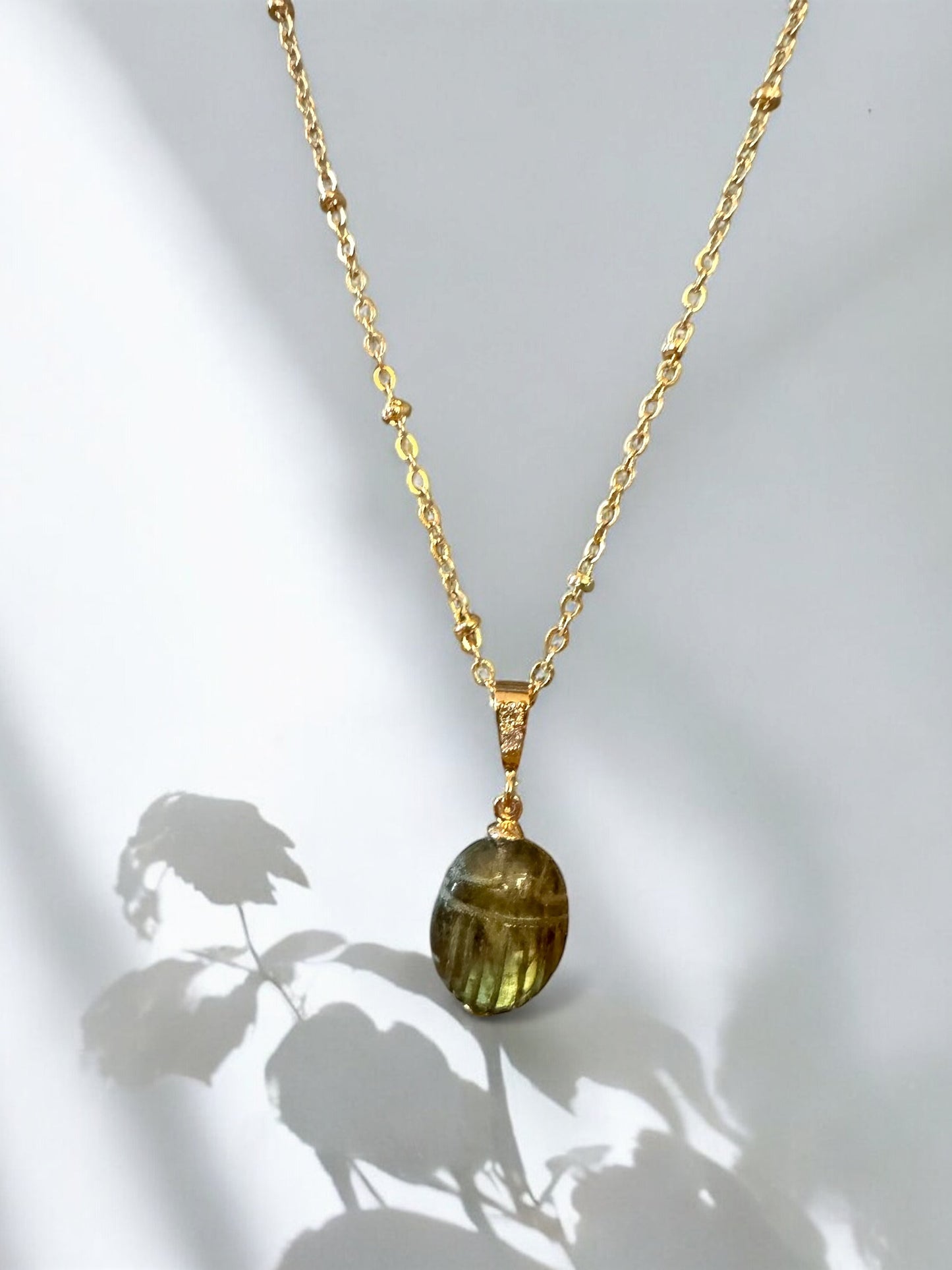 Pendentif Ramsès scarabée en Labradorite