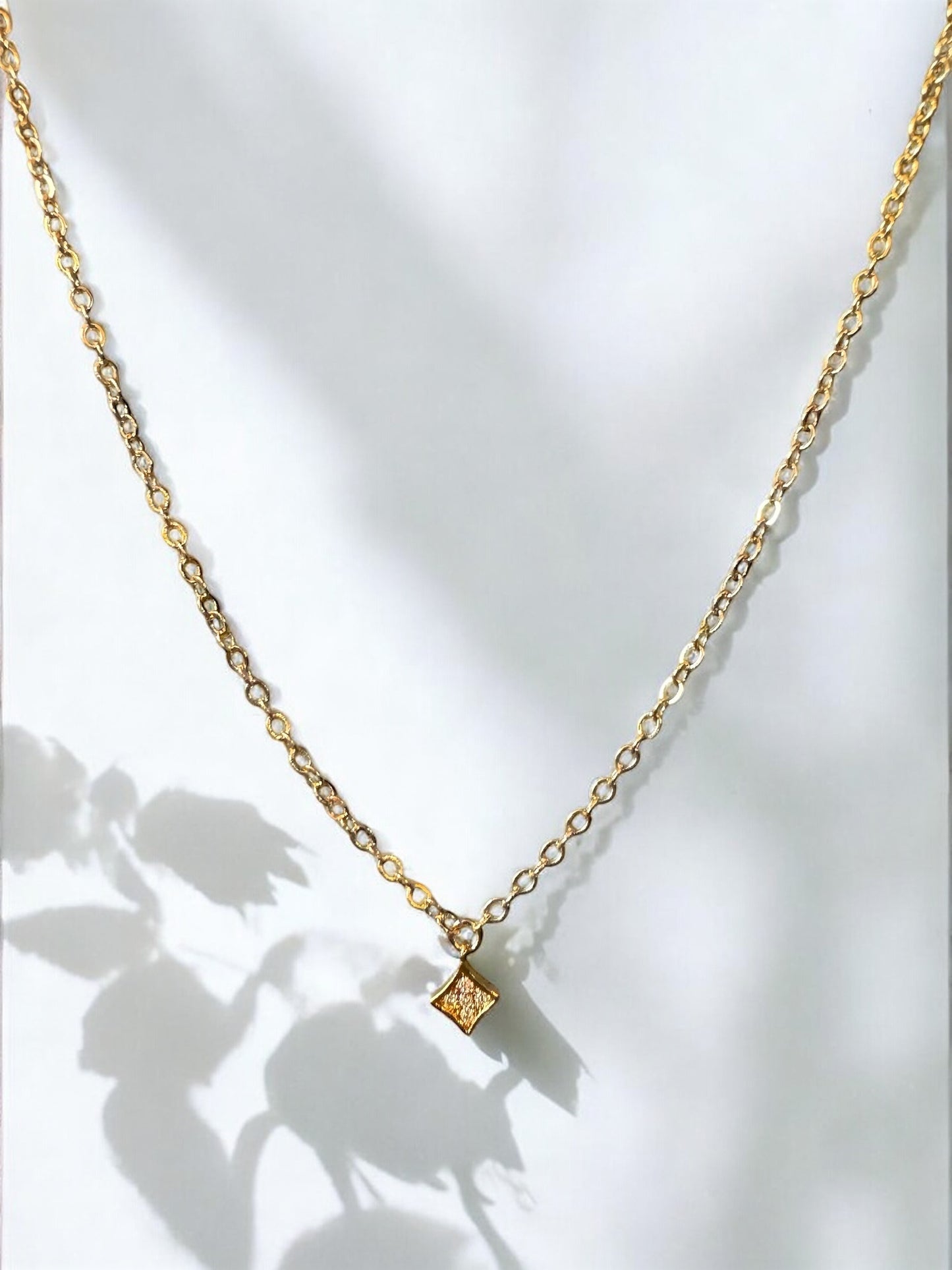 Collier ras de cou losange incrustée de zirconium